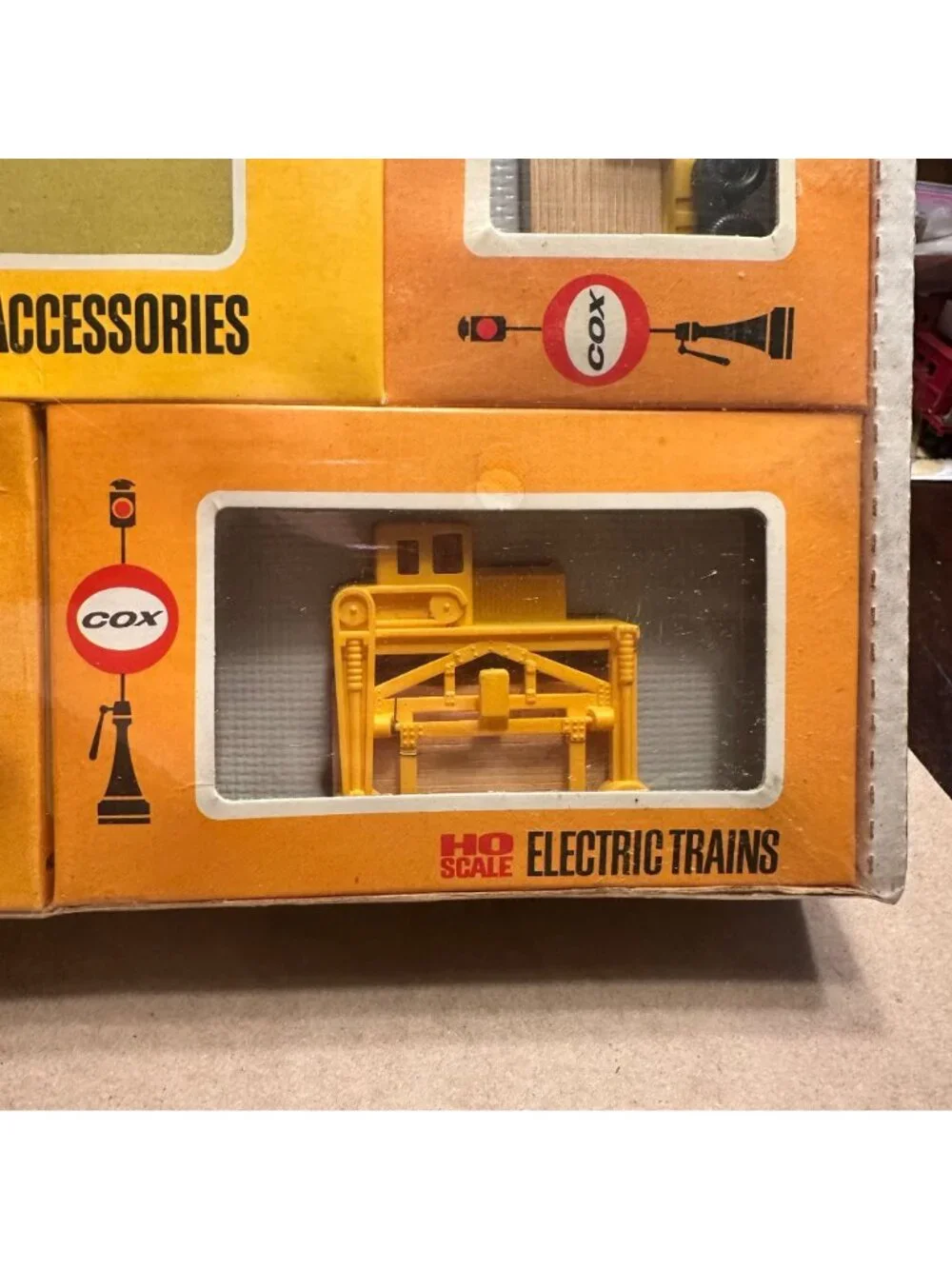 Cox HO Scale Trainscapes Lumber Shed Electric Train Accessories Set